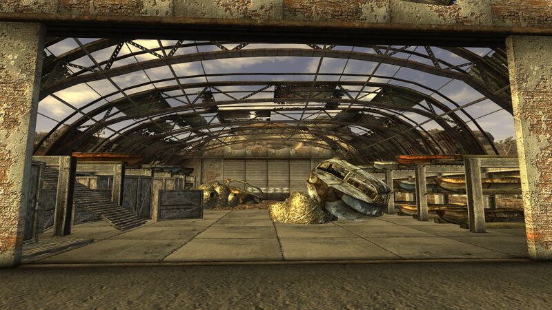 Datei:Ruined boat house.jpg