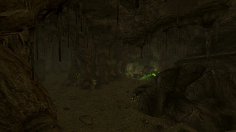 Datei:The Vault 34 entrance cave.jpeg