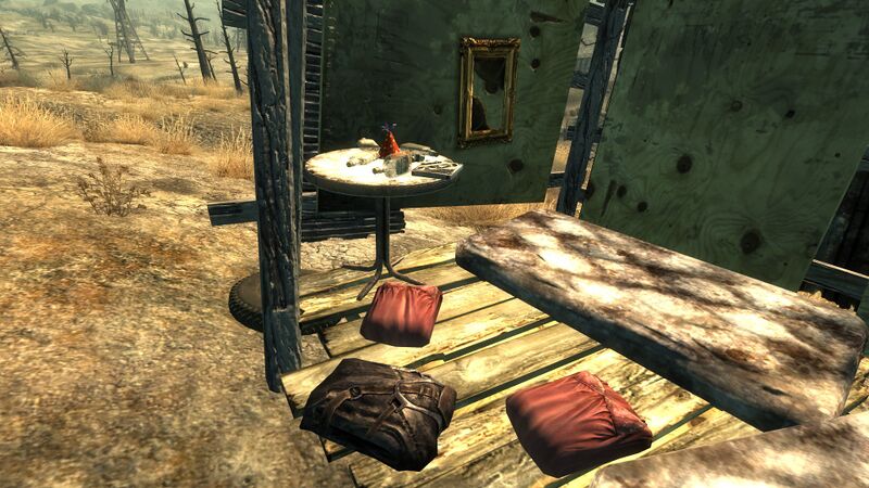 Datei:Wastelander holotape and gear.jpg