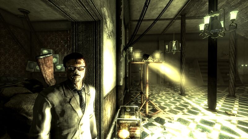 Datei:Desmond in the Calvert Mansion.jpg