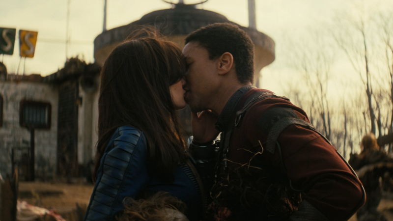 Datei:Lucy Maximus kiss.png