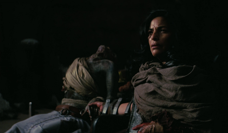 Datei:FOTV Moldaver dies beside Rose.png