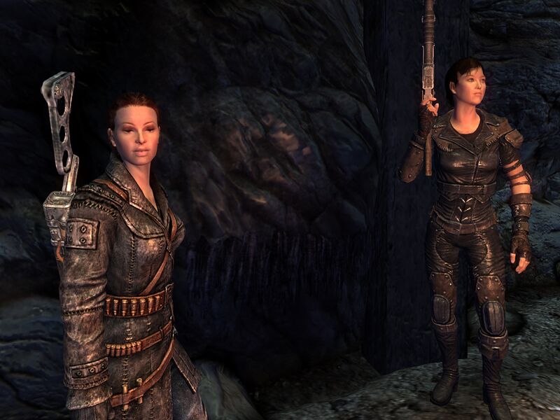 Datei:Stella and guard.jpg